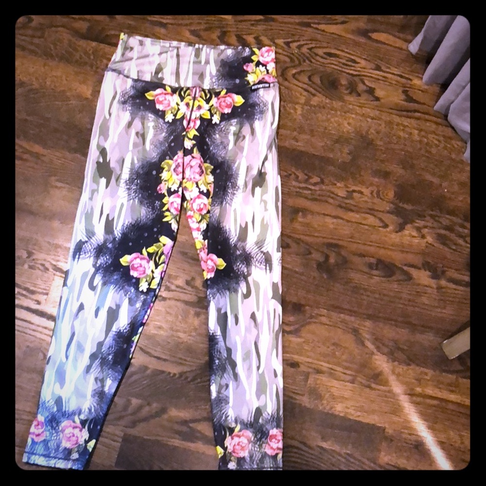 Cropped yoga pants